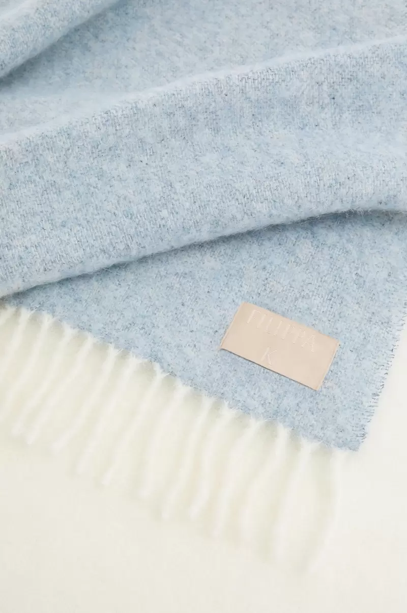 Design Filippa K Ice Blue/Off White Damen Bouclé-Schal In Blockfarben Mützen Und Schals - 2