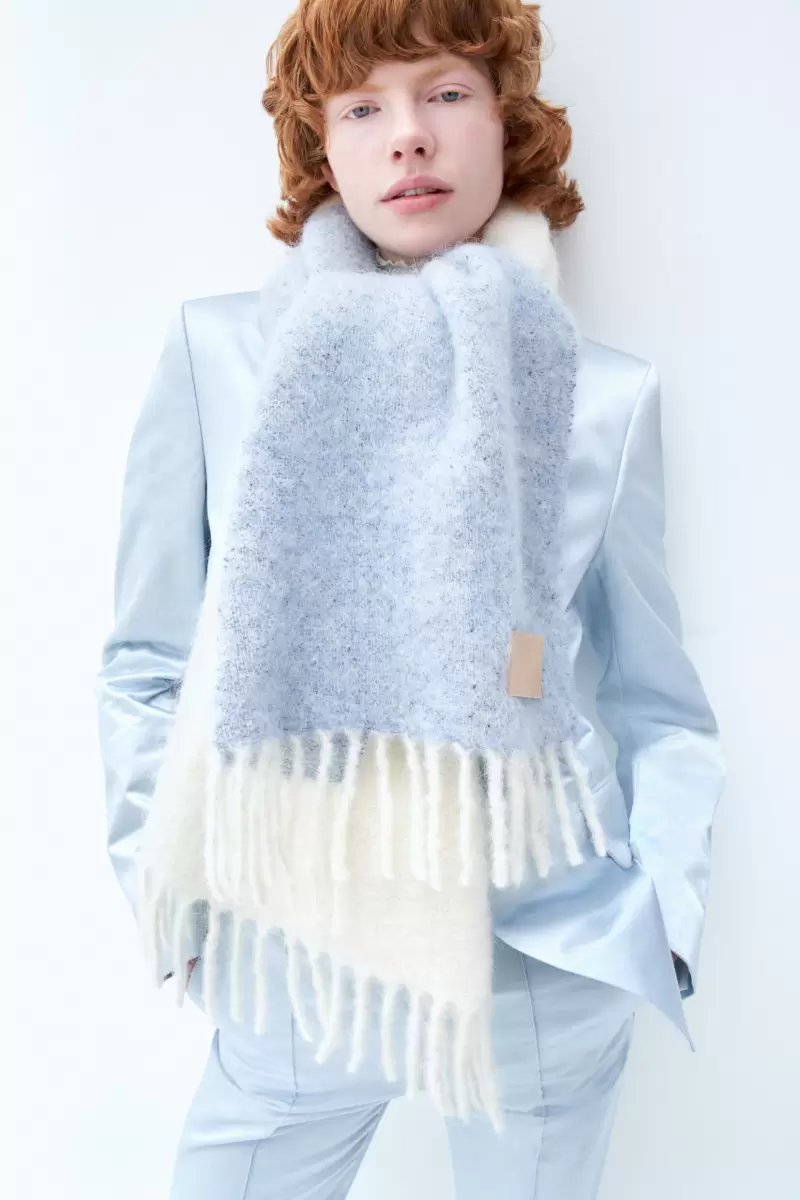 Design Filippa K Ice Blue/Off White Damen Bouclé-Schal In Blockfarben Mützen Und Schals - 4